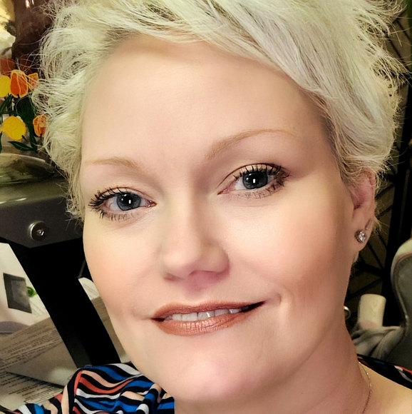 MEET YOUR POSHER - Picture 16 of 16